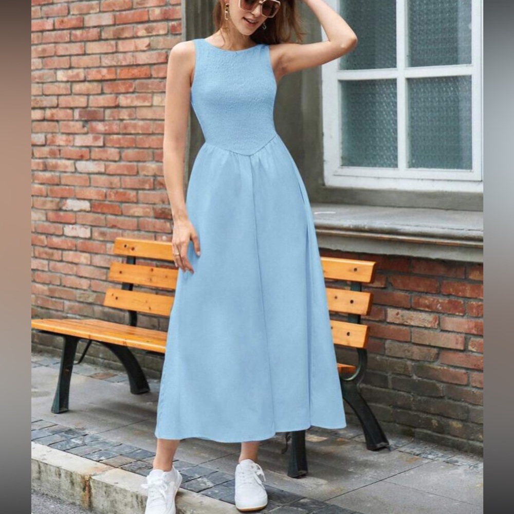 Elegant White Sleeveless Dress - Picture 14 of 16